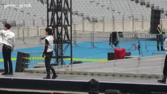 Télécharger la video: SEVENTEEN] Rock with you 240331 Follow Again to Incheon FanCam_1