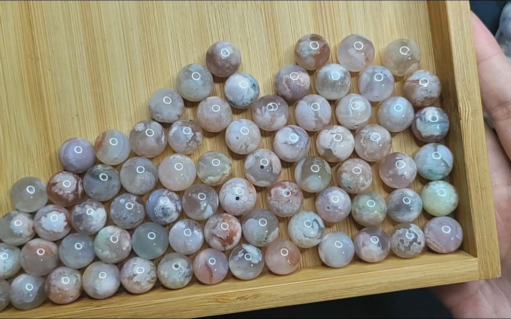 出樱花玛瑙散珠1元克价