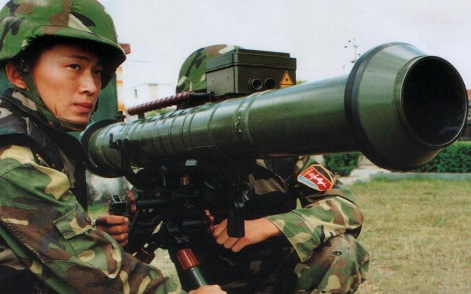 中国这款单兵武器,能瞬间将敌人蒸发,2秒内产生5000℃高温!