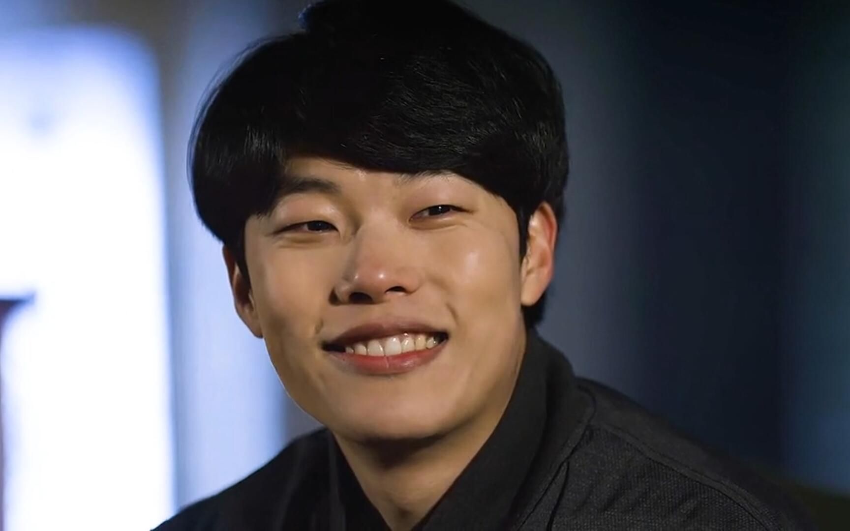 "因为优秀 很难不爱"柳俊烈