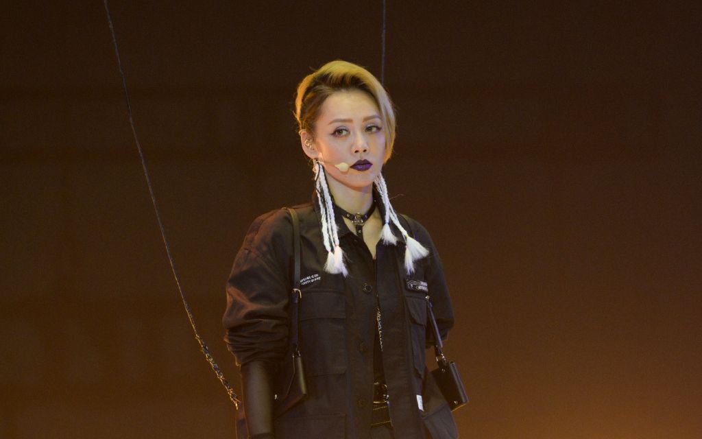 宁静舞蹈伪直拍莲练习室版