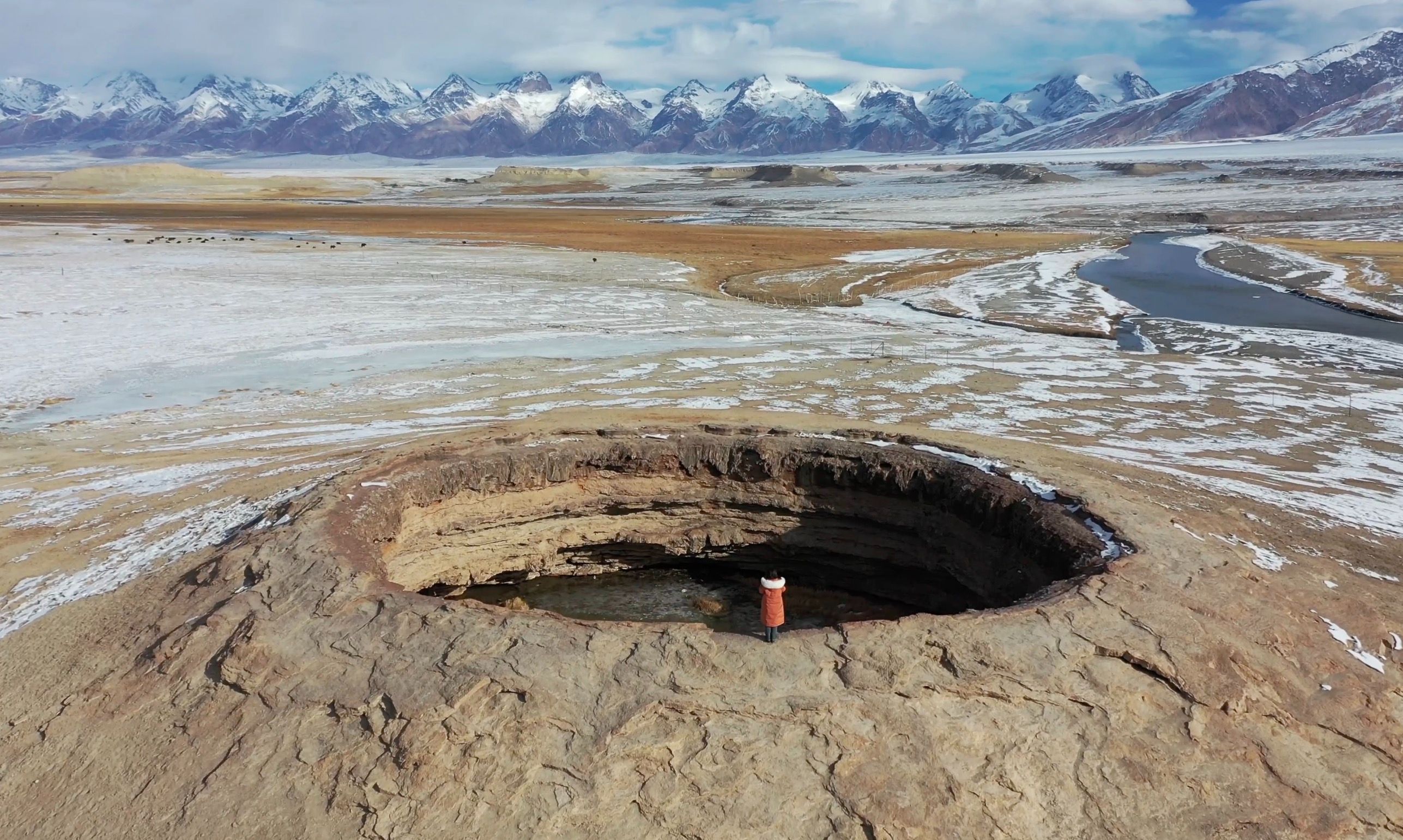 沃尔夫火山图片