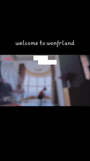 《welcome to wonderland》欢迎来到仙境~这首歌让人很放松 ,它带你走进一个最美好的像仙境一样的梦境,再带你离开那里,也告诉我们即使是梦醒了哔...