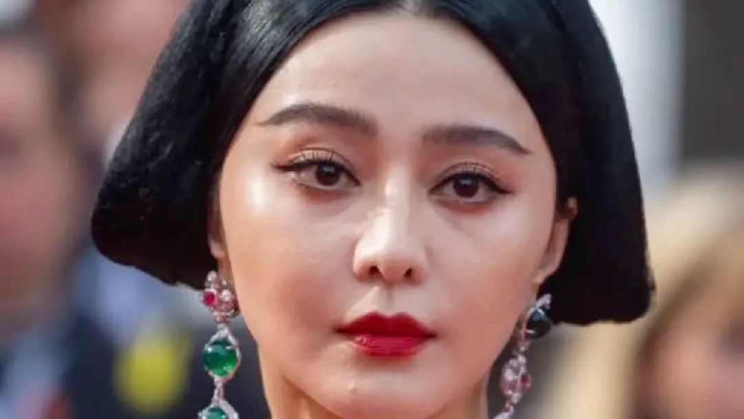 生图也会骗人的吧……生图:老了,眼神无光|视频:还是保养得很好