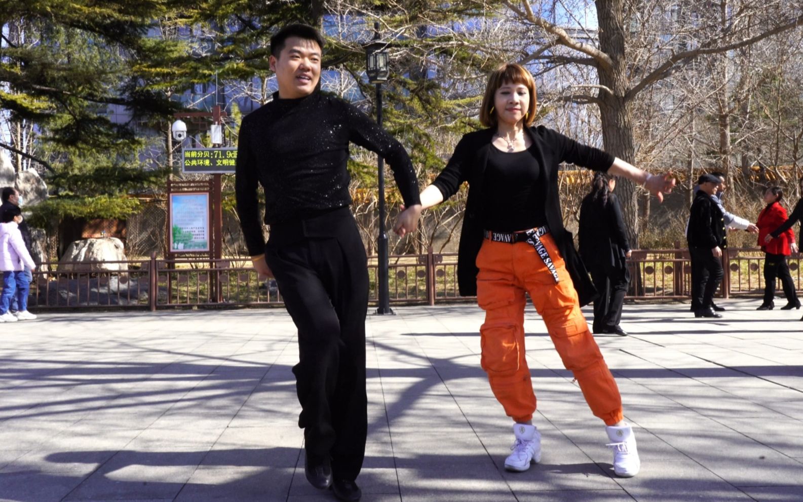 吉特巴《红尘情歌》旋律醉人,小涛老师和梅子老师配合默契