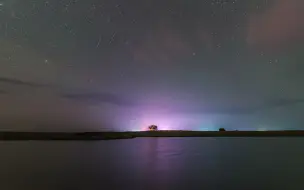 Скачать видео: 电影《脐带》场景地那棵阴阳树银河延时视频