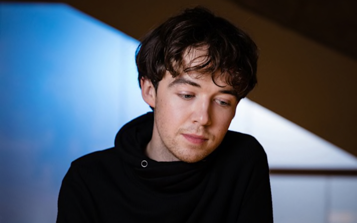 【alex lawther】(生肉)饮料宣传短片 花絮《spark》,alex怎么跟谁都