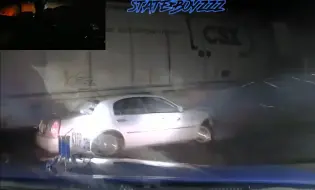 Download Video: 嫌犯在逃离密歇根州州警时撞上火车