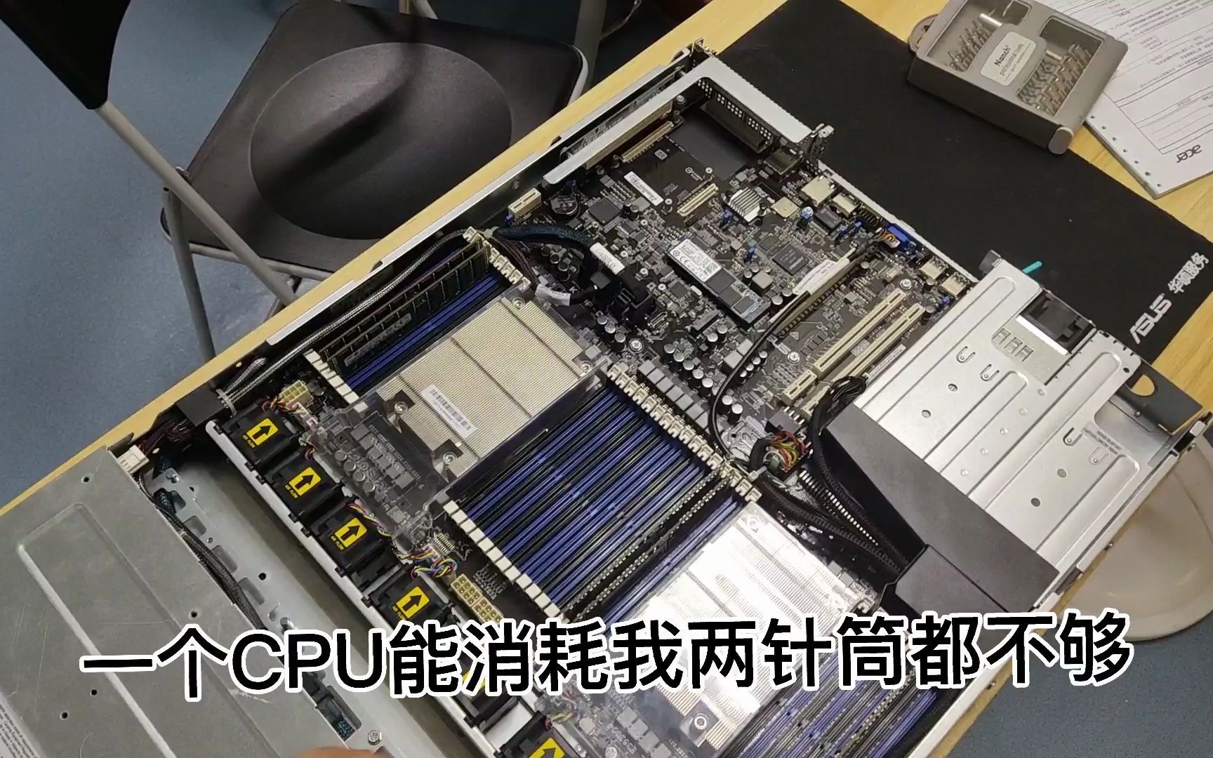 客户报修服务器温度爆高、反应慢,紧急上门服务后发现被水了