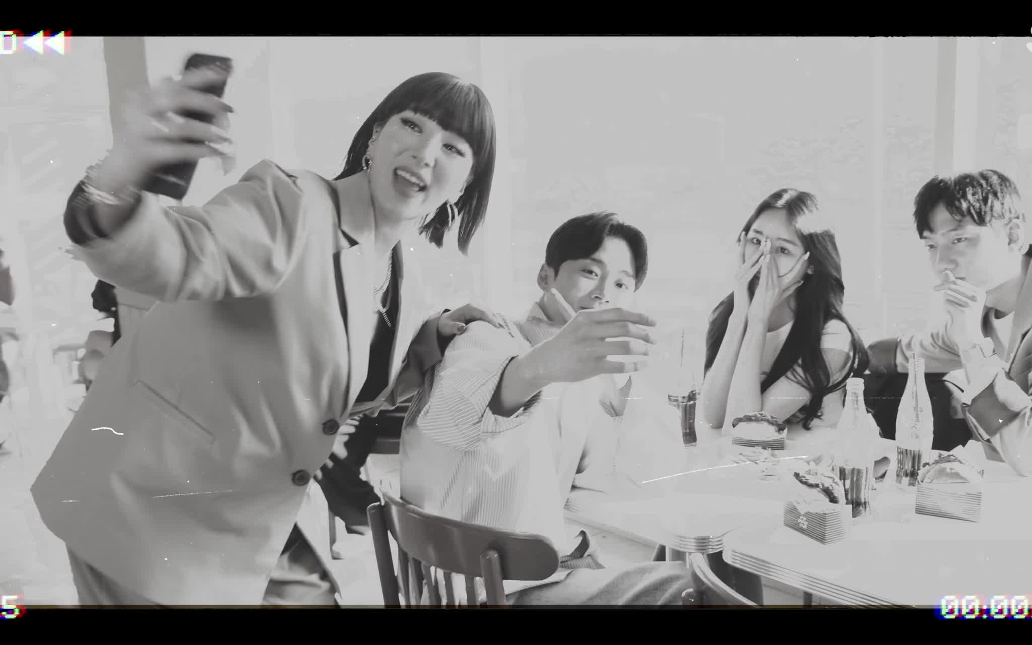 [图][MV] GIANT PINK - 'Come Closer (Feat. Woody)' (One Take Ver.)