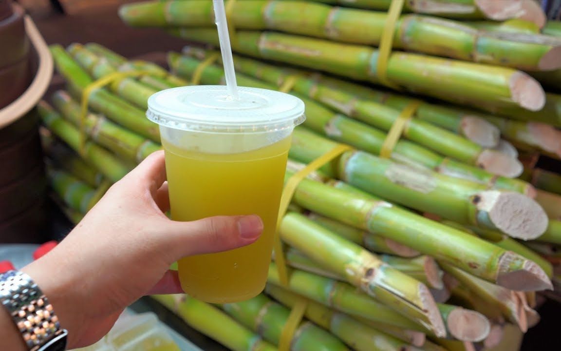 试吃火遍全台湾的街头小吃,甘蔗汁,椰子汁,不知道味道怎么样?
