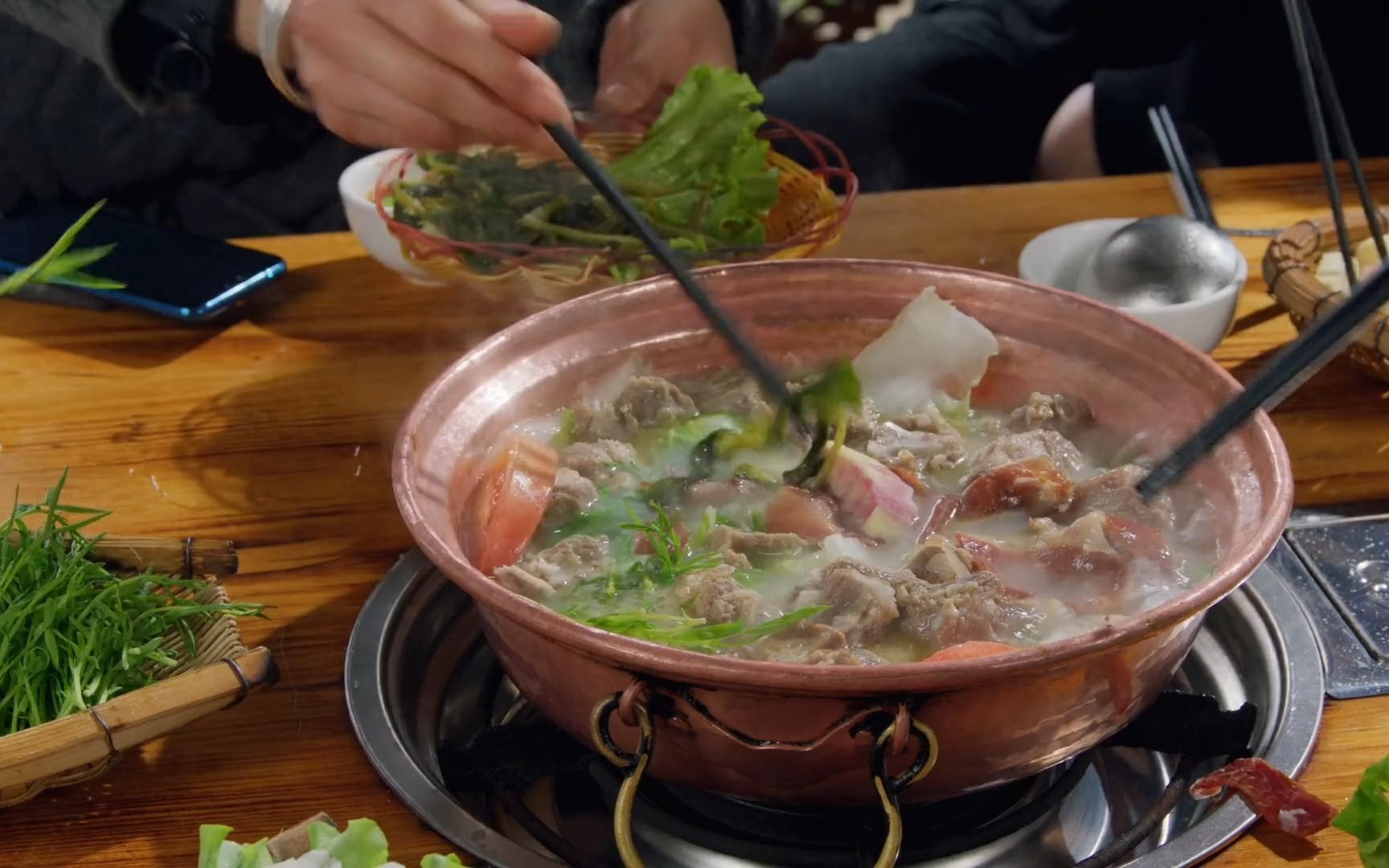 《沸腾吧火锅2》:在丽江吃火锅,独特的蔬菜带来独特的味蕾体验