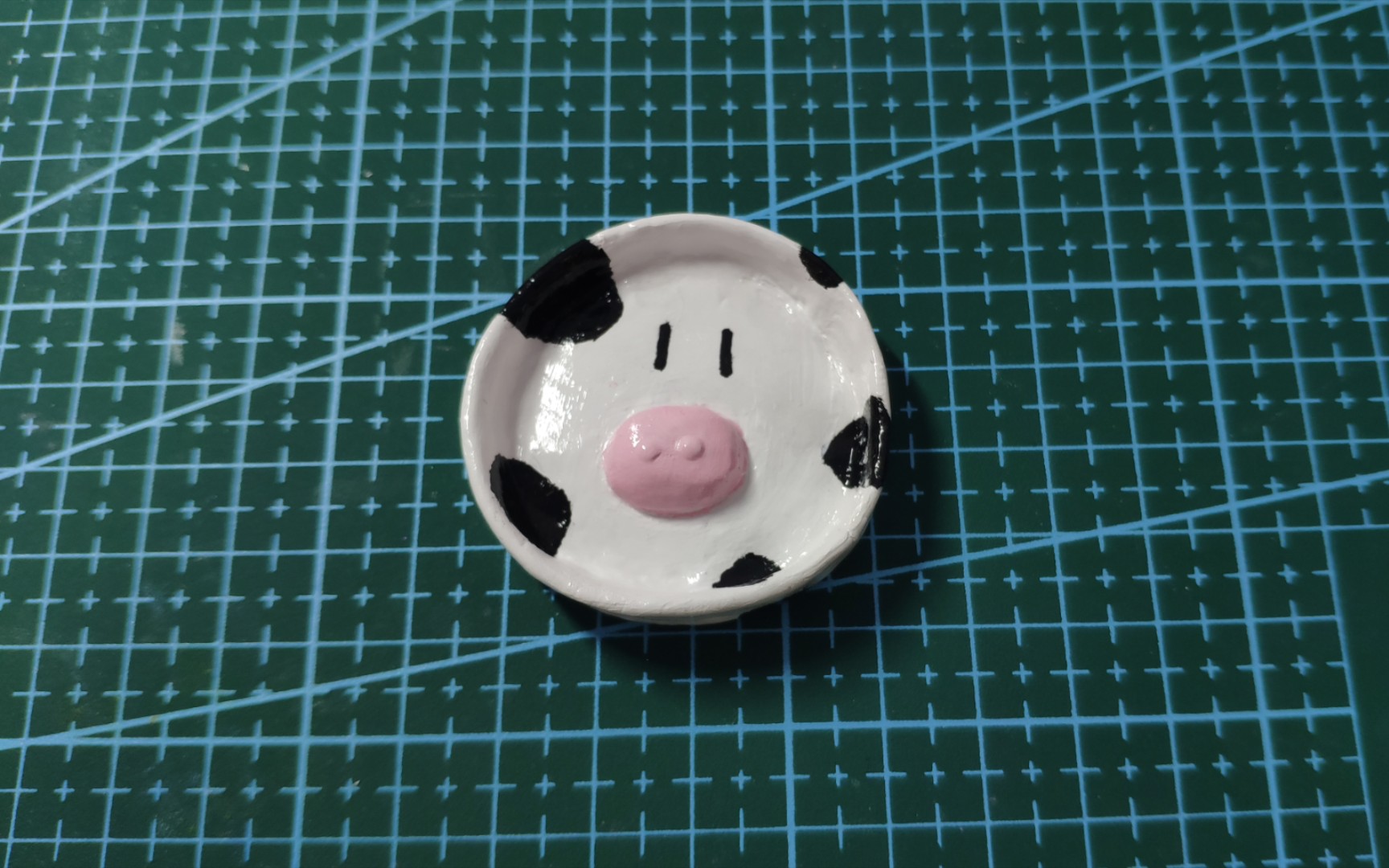 【石塑粘土】牛奶盘上色