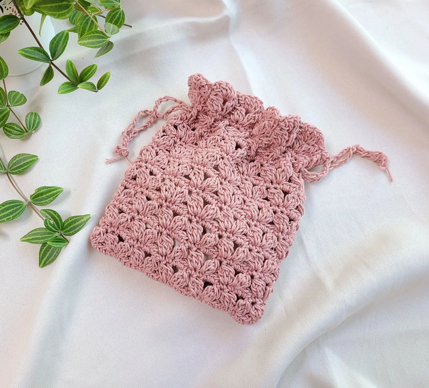 钩针美图 | 春日清新束口袋 | 钩针编织