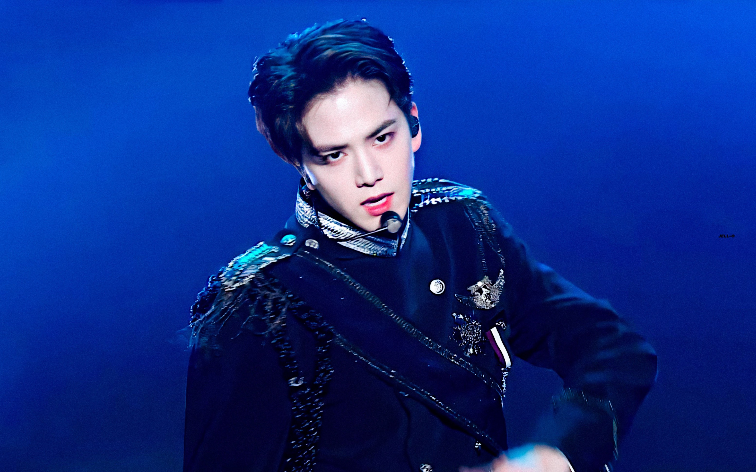 军装皮靴大长腿帅拉了!