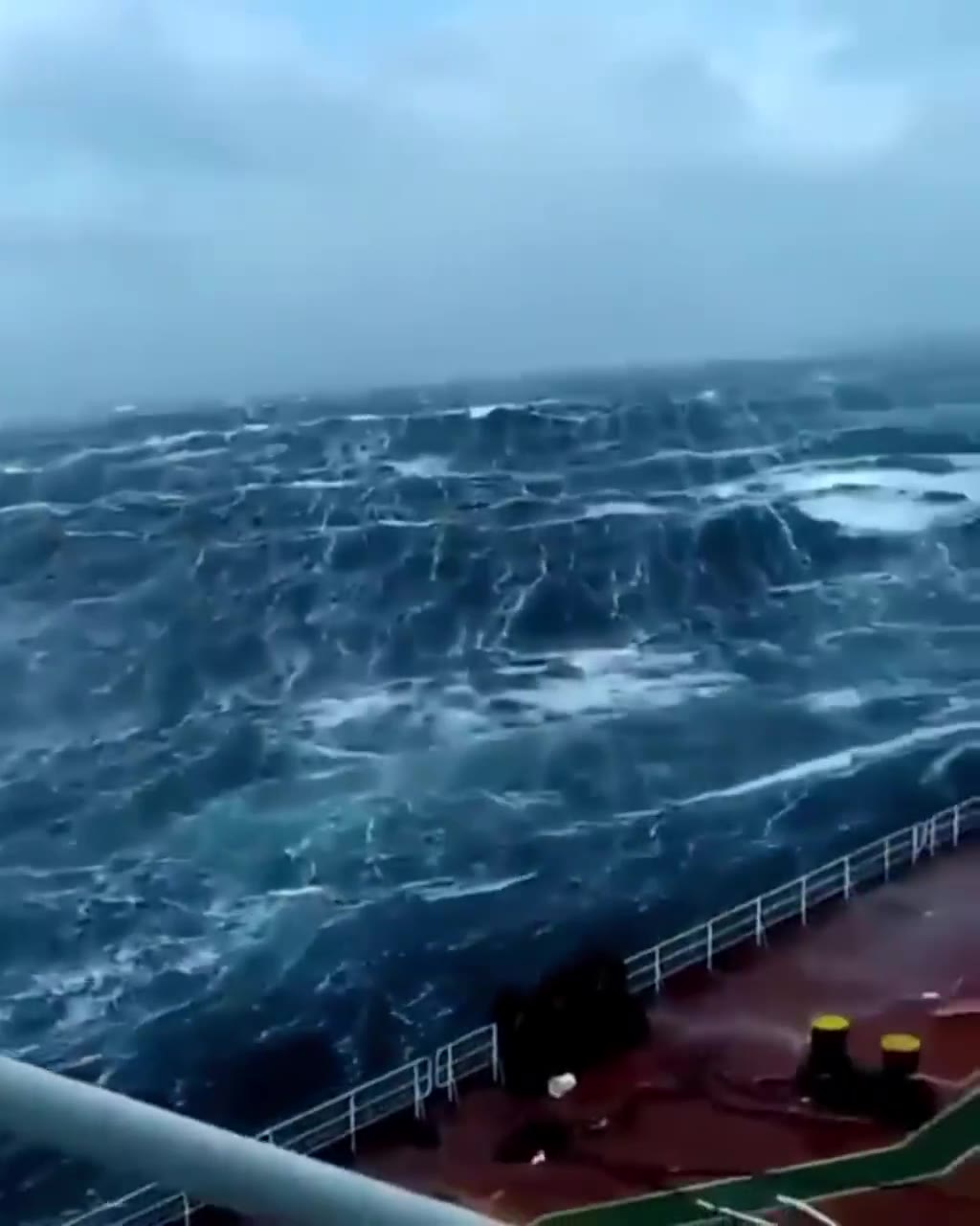 海啸巨浪实拍图片