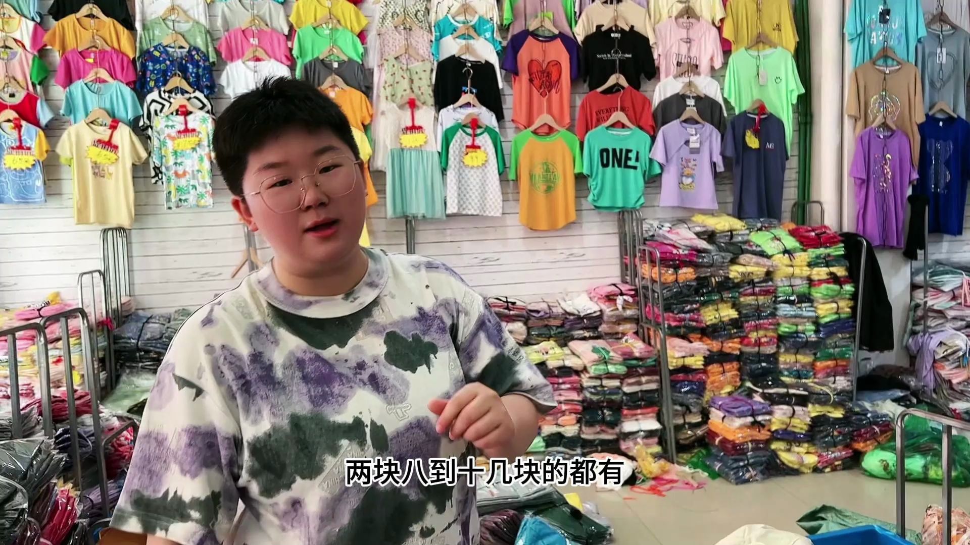 广州地摊短袖拿货图片