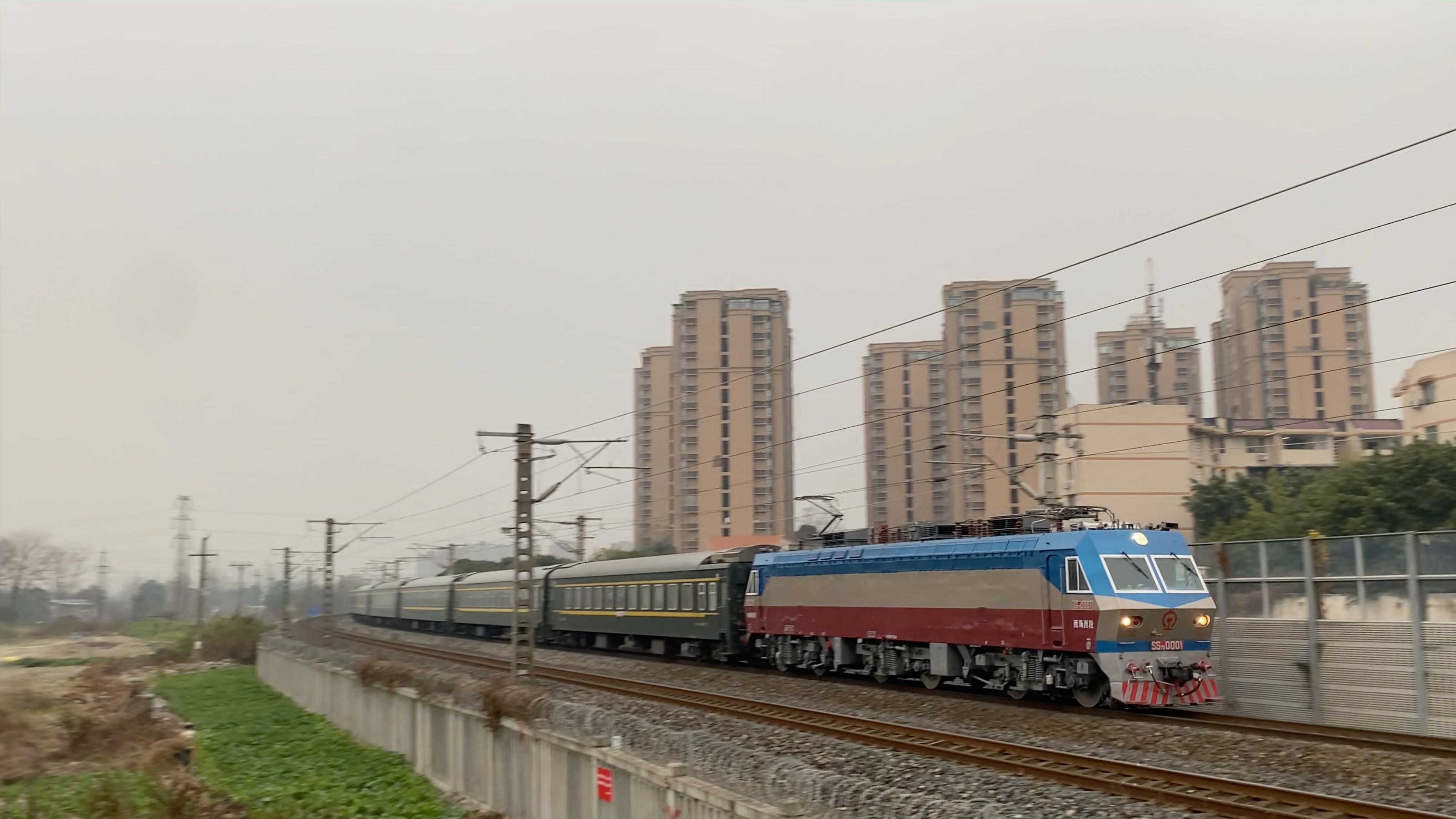 西局西段ss7d0001牵引k292成都西-昆山成都通过西环线