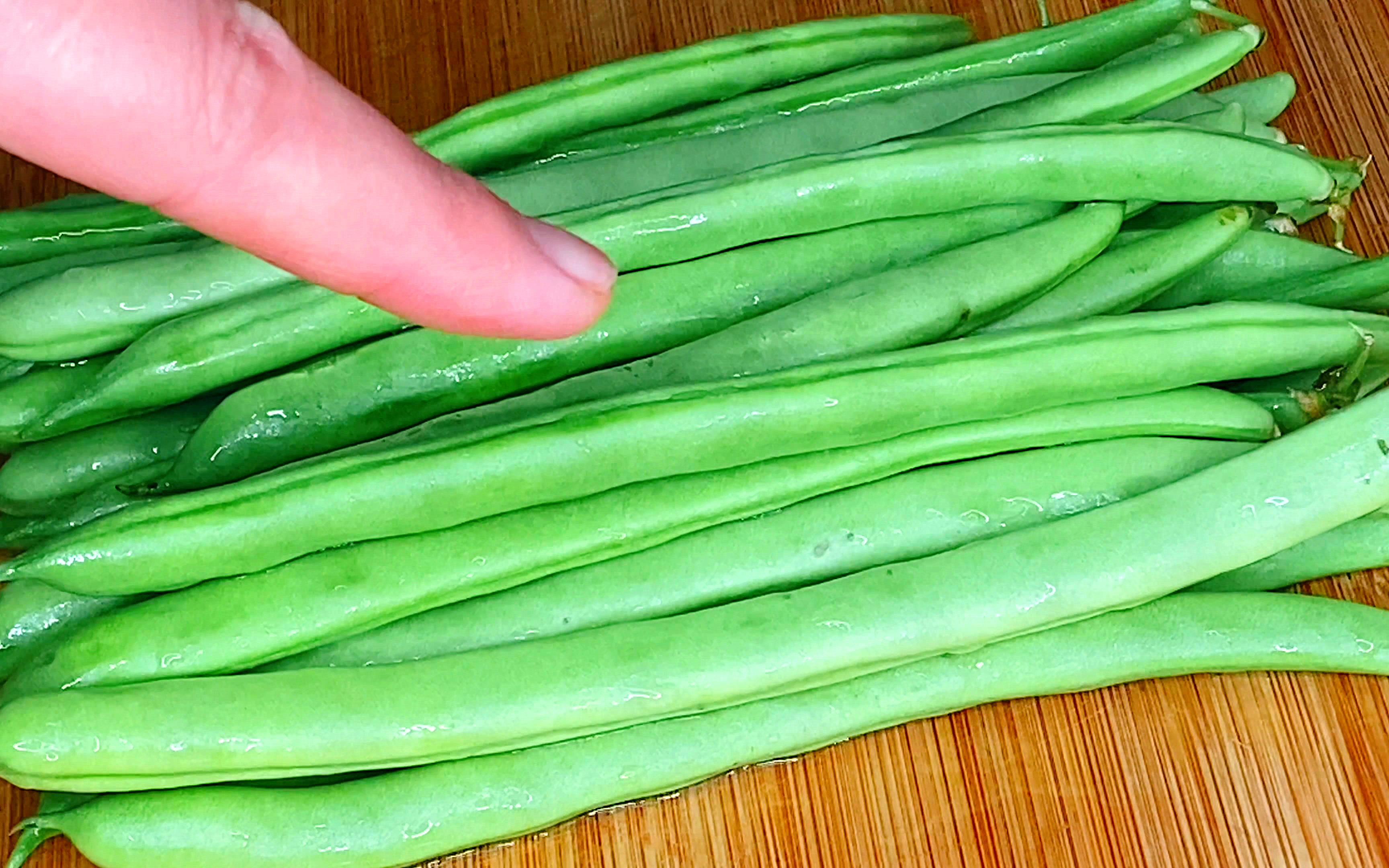 四季豆别炒着吃了,教你东北秘制做法,下饭解馋,农村待客全靠它