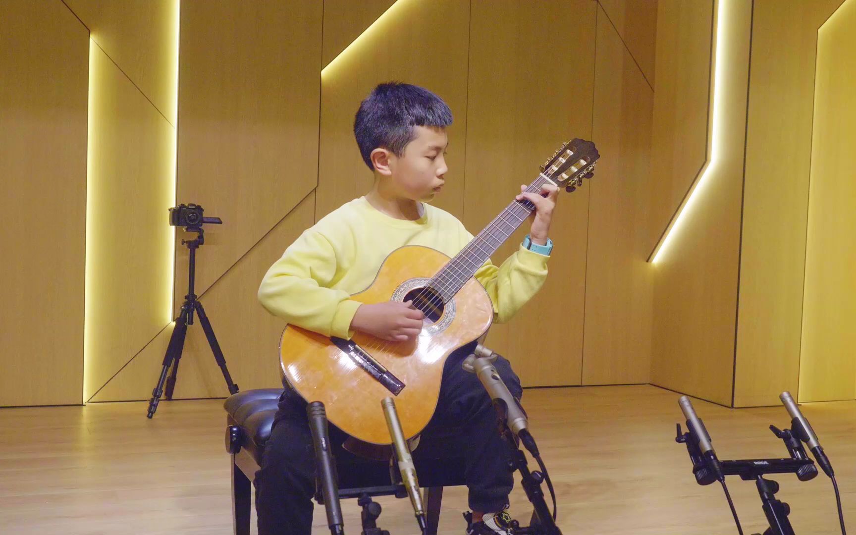 王浩鸣 古典吉他独奏《进行曲》贵阳凌云吉他