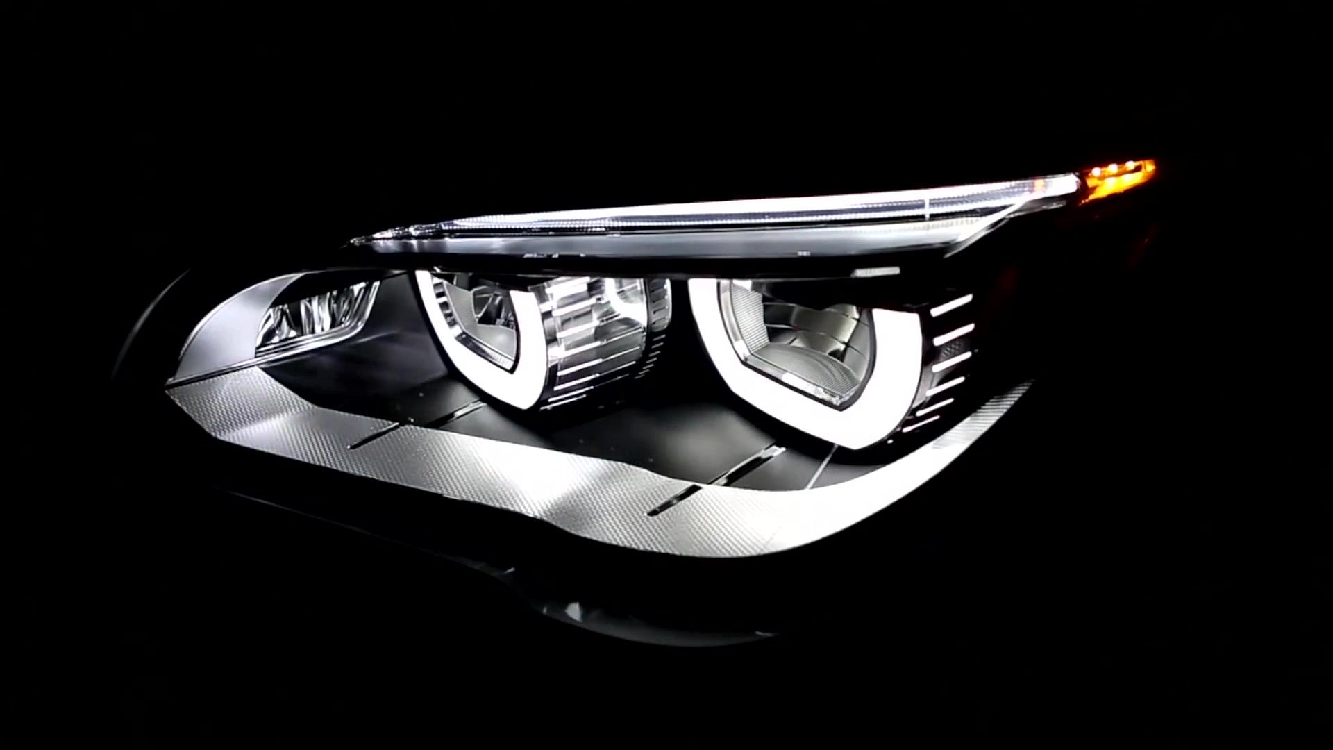 奔驰宝马奥迪的大灯科技 终于知道什么是矩阵大灯了