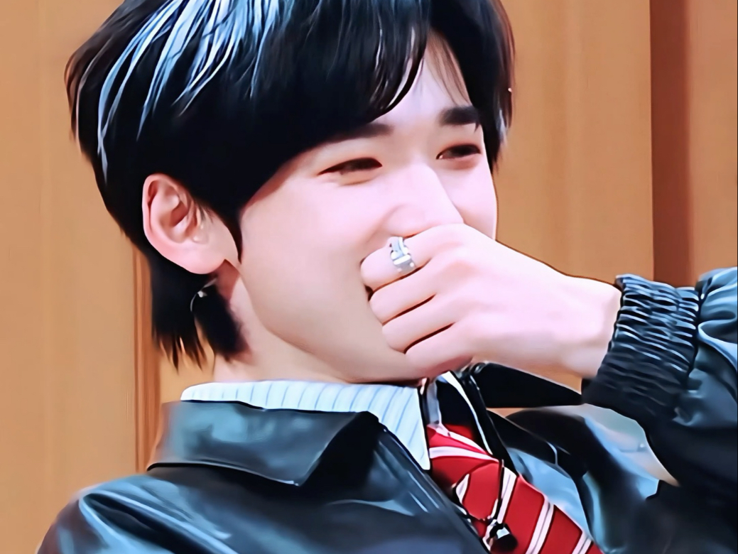 笑起来皱皱巴巴的小猪包