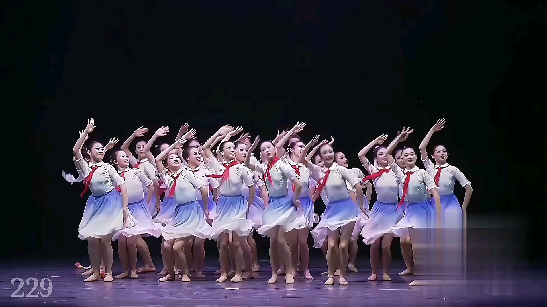 229 青少儿红色主题群舞 动作简单好看
