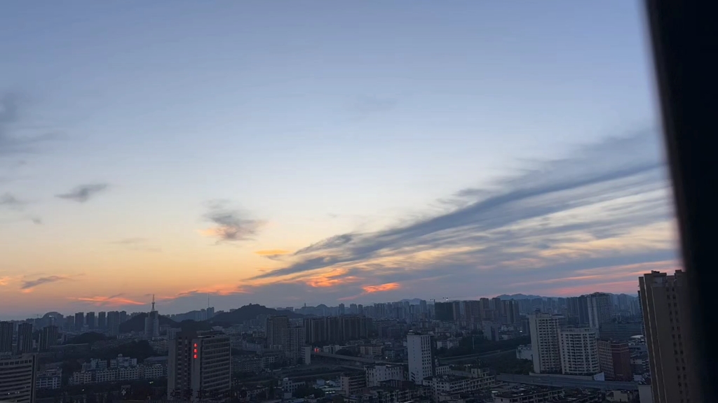 夕阳下的城市剪影!【光影交错】