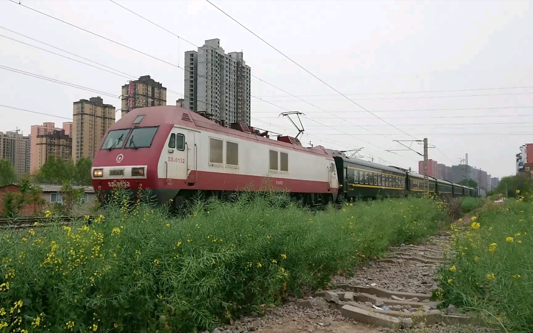武局南段ss9g0132牵引k462平顶山出站缓慢加速中