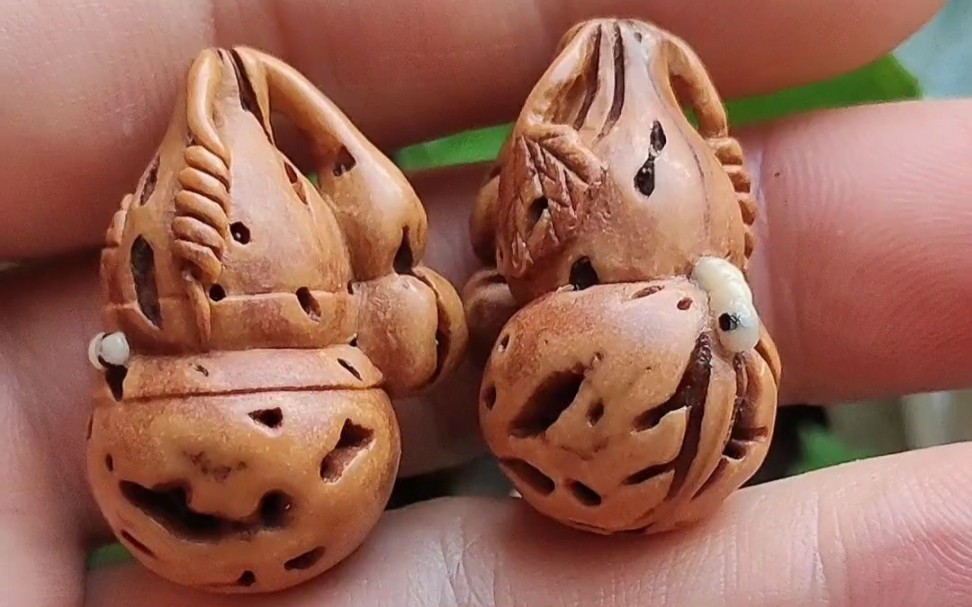 桃核做两个葫芦