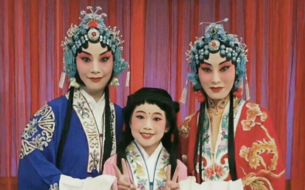 张火丁_上海大剧院《锁麟囊_大团圆》_哔哩哔哩 (゜-゜)つロ 干杯