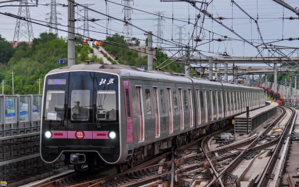 京港地铁14号线列车图片