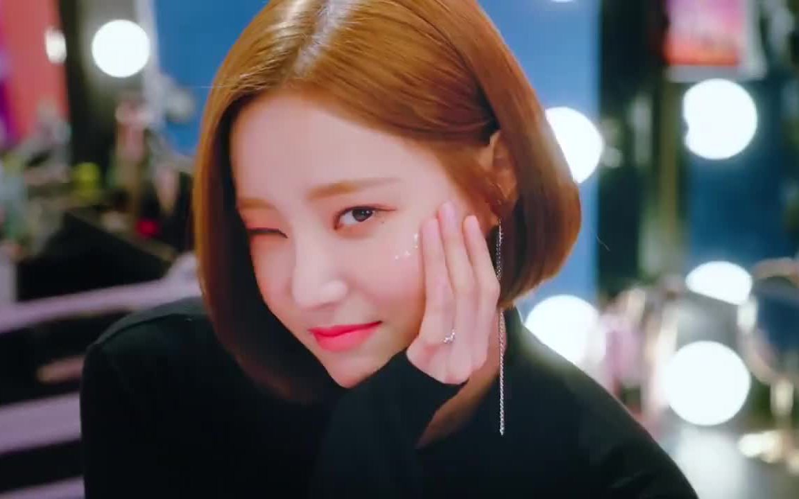 [图]MOMOLAND 'I'm So Hot' MV