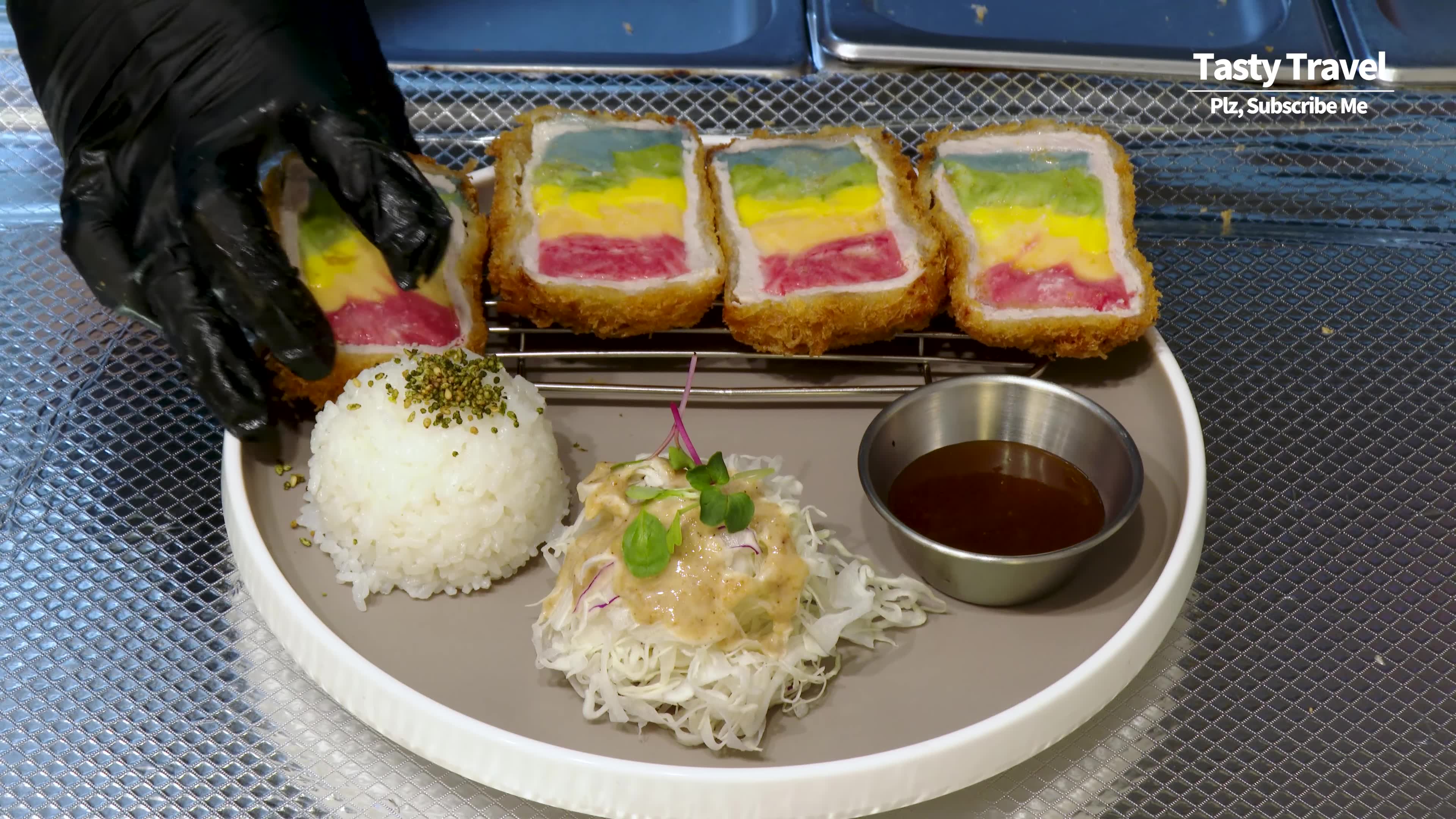 [图]排队吃的五色彩虹芝士猪排，五指狗猪排，Amazing Colorful rainbow cheese pocklet，Crispy Fried Tonkatsu