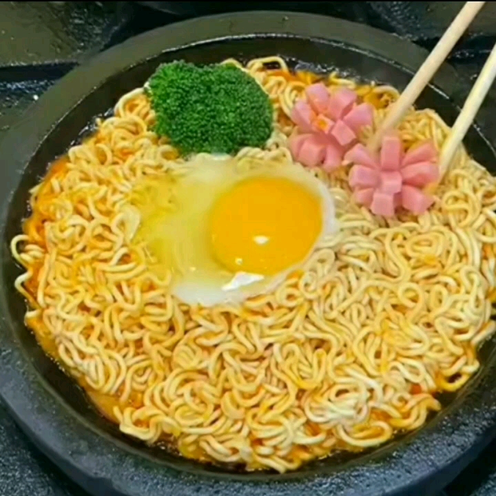 豪华版石锅方便面