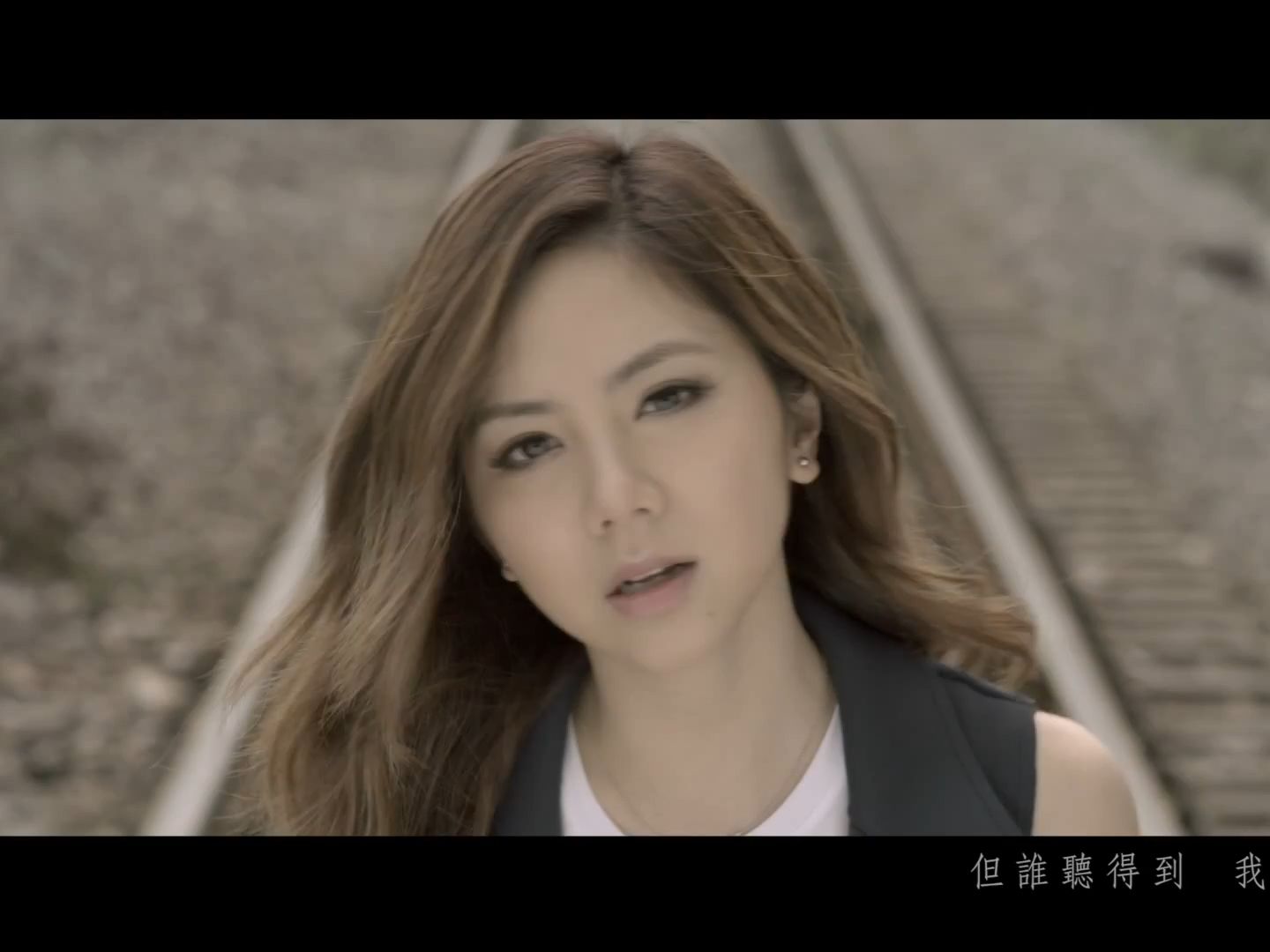 邓紫棋《单行的轨道》mv:我从来不害怕,天崩或者地塌