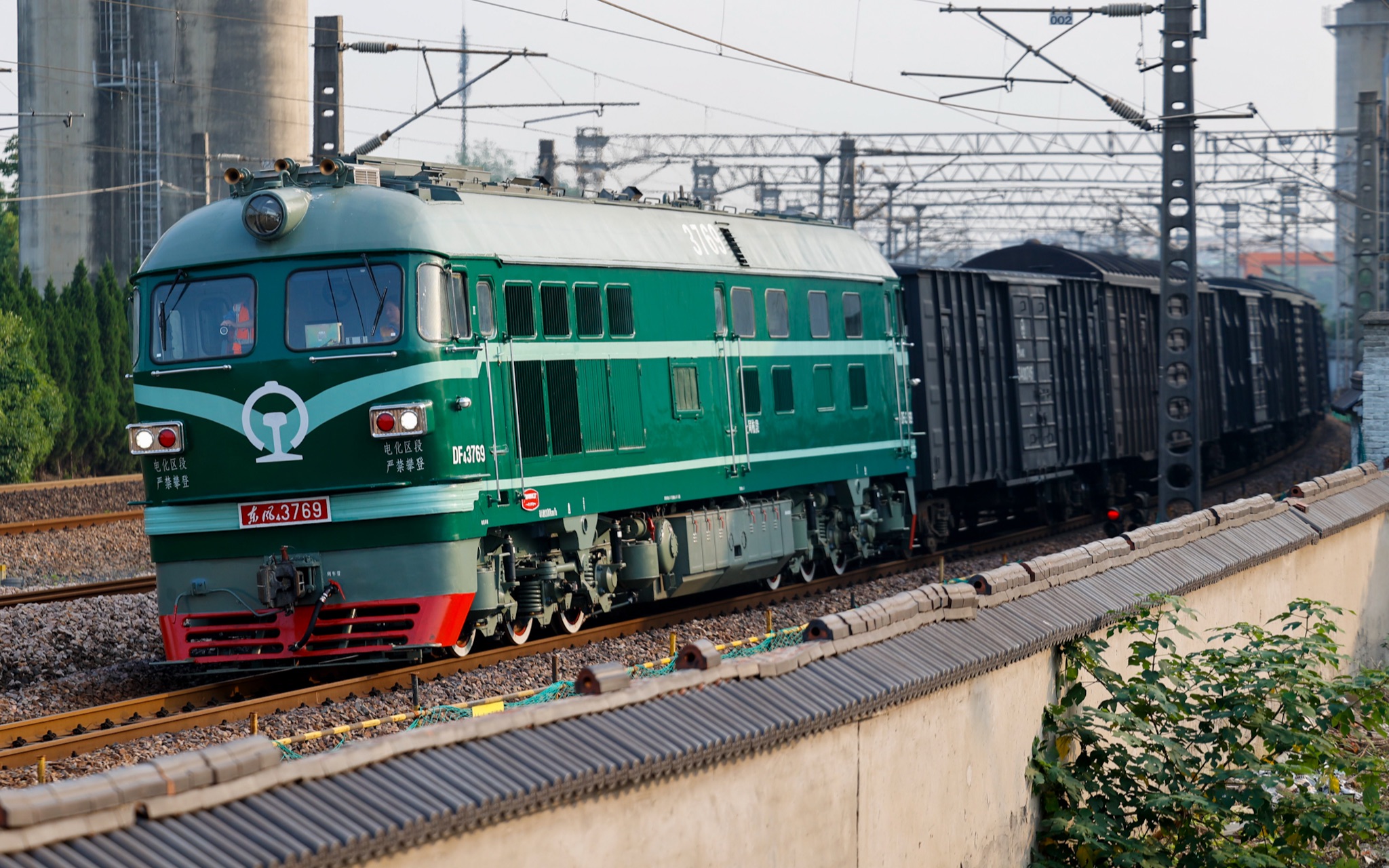 上局杭段df4 3769牵引48404次经过沪昆线k189km 笕桥大弯道 2023年6月