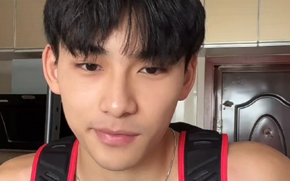 河南大学大二肌肉帅哥体育生