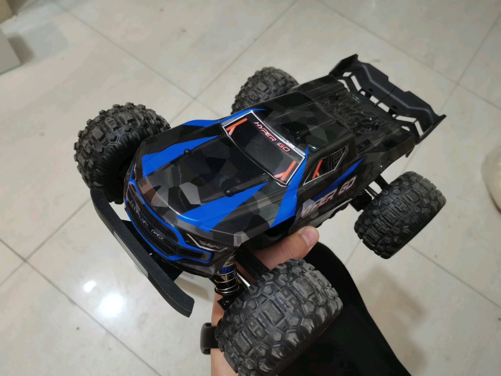 美嘉欣1/16 rc遥控车h16下地小玩一会