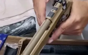 Descargar video: 全新贝雷塔m9a4手枪开箱！