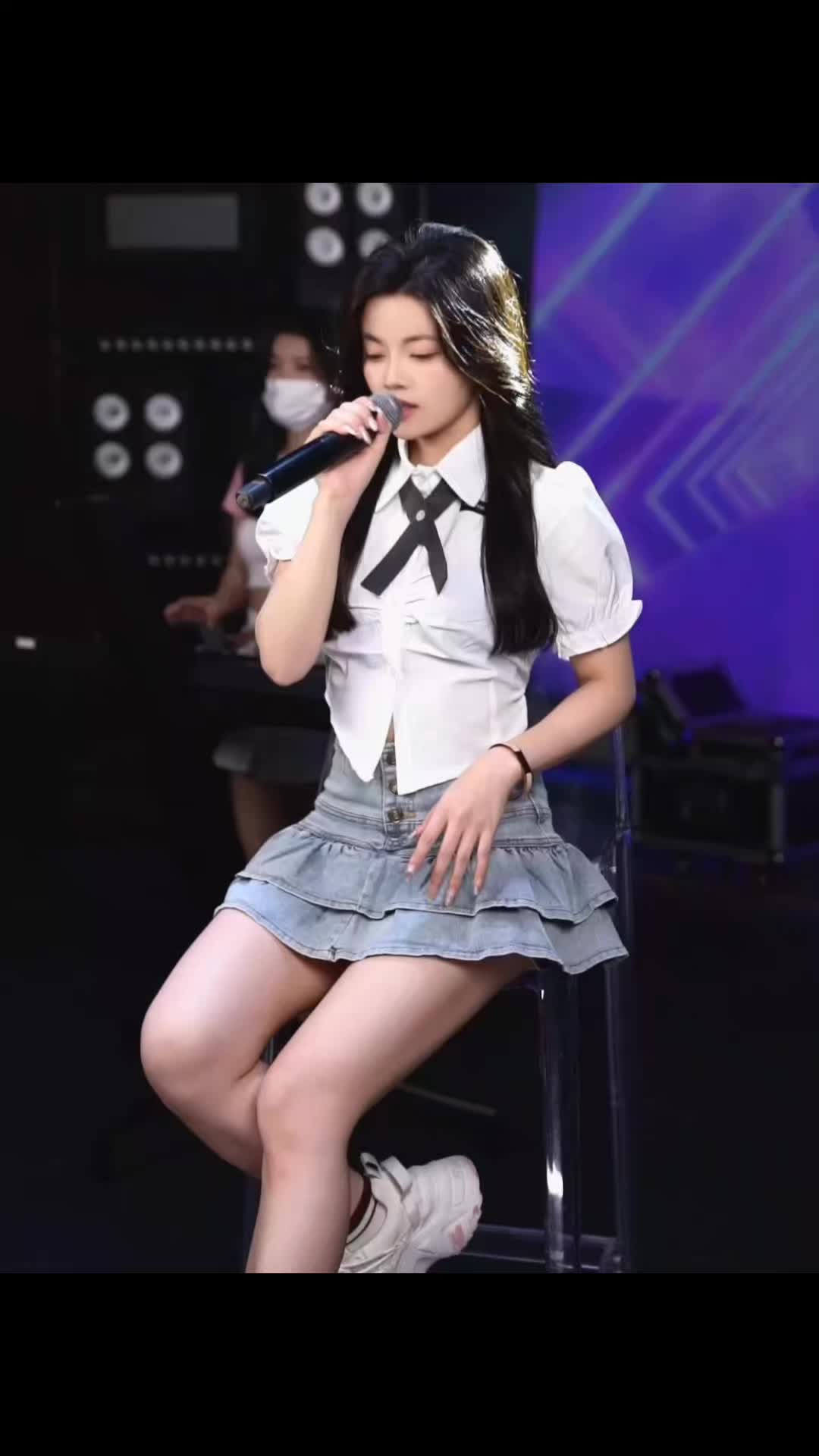 总有人会看到你散发的光 带着热诚而来 @八万她姐叫九万