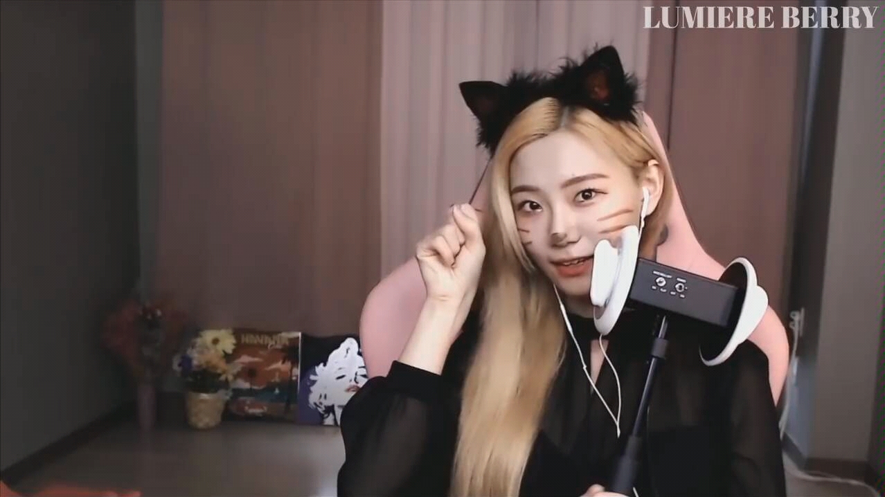 lumiere berry 韩国美女在耳边学猫叫