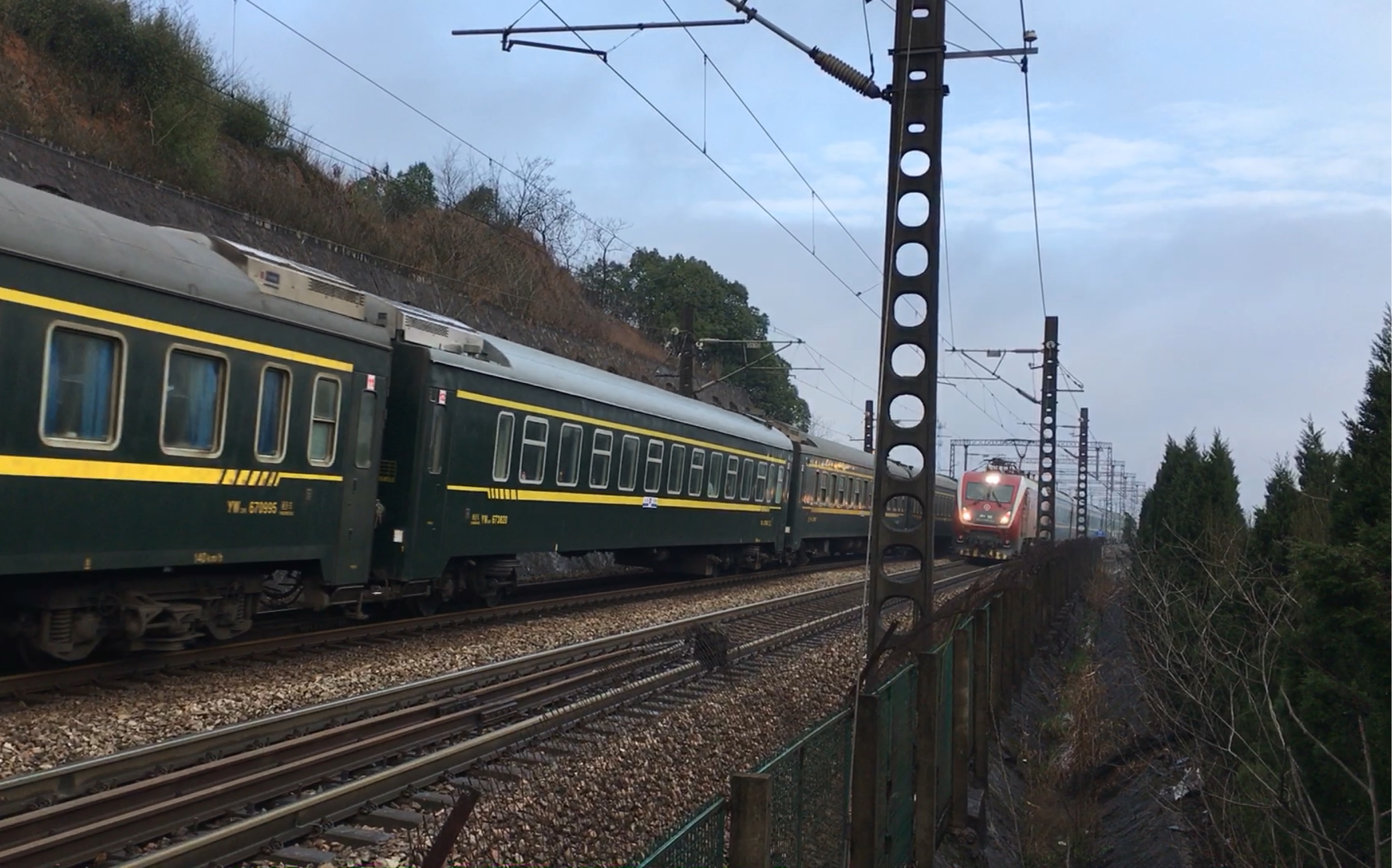 t102次 沪昆线k234km大园里特大桥北端交会 临客z4047次