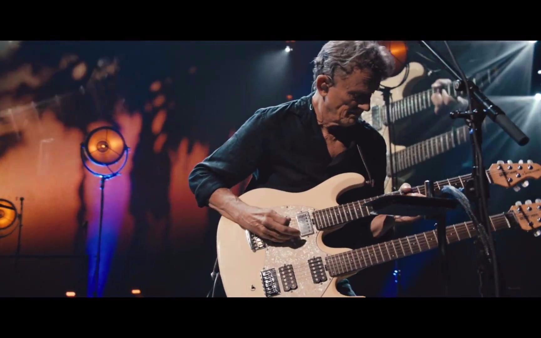 老鹰乐队再现经典加州旅馆