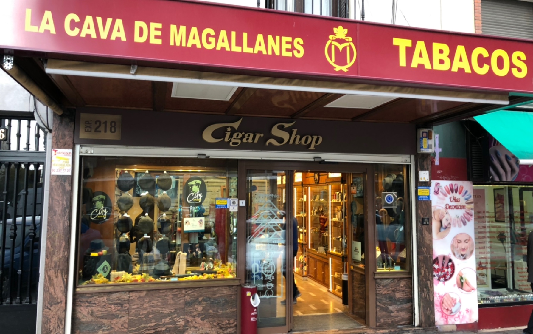 马德里最大的雪茄店lacavamagallanes玲琅满目价格诱人马德里雪茄