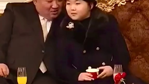 [图]金正恩是位慈祥的父亲