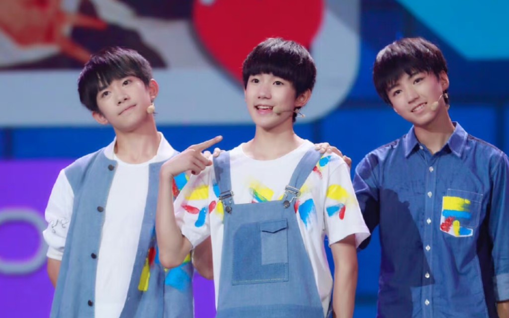 TFBOYS《宠爱》高清现场「我只想给你给你宠爱,这算不算不算爱」哔哩哔哩bilibili