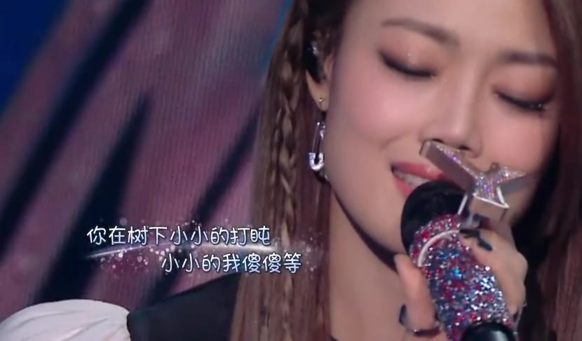 我们的歌容祖儿希林娜依高和声演绎小小舞台感染力超强