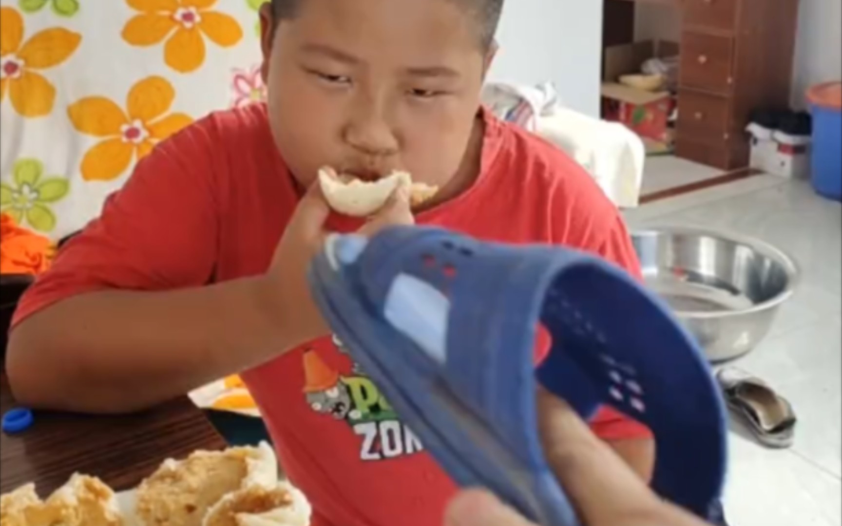 [图]剑冢小胖浪费粮食