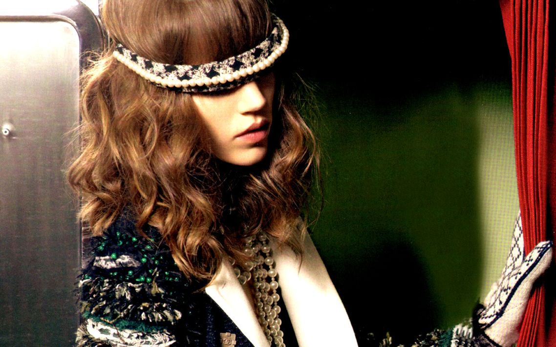 Chanel 20112012 Fall/Winter Ready to Wear 独家官方DVD现场原声版哔哩哔哩bilibili